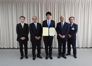 「【滋賀医科大学開学50周年「三方よし」未来募金】感謝状贈呈式を行いました」へリンク